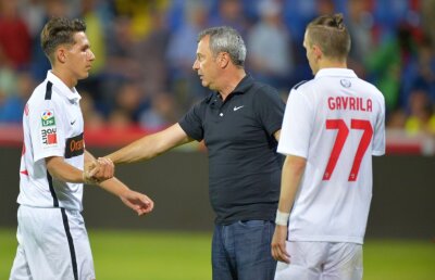 Rednic se ia de 3 jucători: "Nu joacă, nu-i văd!" » Contre cu "Vamă" pe transferuri: "Ce tot așteptăm?!". Reacția directorului general