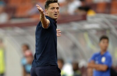 Nu mai scapă de probleme: Rădoi, interzis în vestiar!