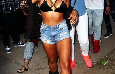 Toți din jurul ei au fost luat-o razna cînd au văzut-o îmbrăcată așa!