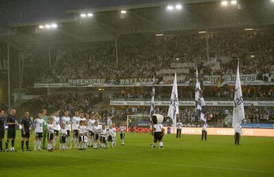 VIDEO Nebunie în vestiarul lui Rosenborg » Cum au sărbătorit norvegienii calificarea în fața Stelei