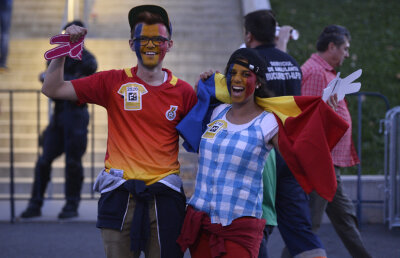 FOTO Un meci de 5 ore » Fanii au umplut Fan Zone-ul din jurul stadionului cu 3 ore înaintea partidei