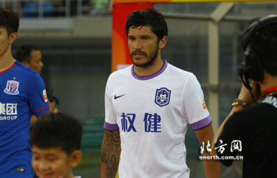 S-au bătut pentru titlu în România şi au ajuns rezerve în China! SuperDan îl ţine pe bancă pe Constantin, Tănase şomează la retrogradare