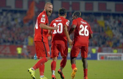 Bratu "l-a mitraliat" pe Vojnovici: "Absolut penibil! El țipă cînd se termină faza, că are barba mare și că este fioros"