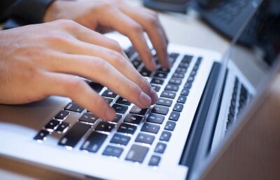 Despre discursul urii în online: Site-urile pot fi acuzate pentru comportamentul userilor