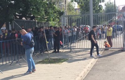 Reporterul GSP a fost abordat de bișnițari la Arena Națională: "Boss, hai să îți dau un bilet!" » Cît e un tichet pe piața neagră