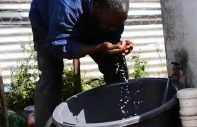 Are 101 ani şi încă face sex cu soţia. Vezi care este secretul lui!