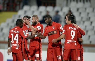 FOTO+VIDEO Dinamo învinge CFR, scor 2-0, și merge în semifinalele Cupei Ligii » Cu cine vor juca alb-roșii în penultimul act