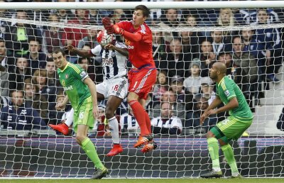 Pantilimon e blamat de presa britanică: "Prea slab pentru un portar de 2,03 m"