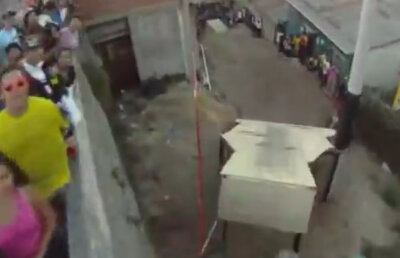 VIDEO Noua provocare în sporturile extreme: Ciclism sinucigaș! Trebuie să urmărești acest clip ca să înțelegi ce e