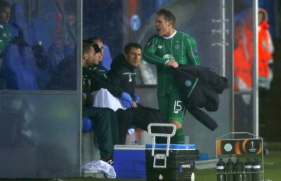 VIDEO Scene incredibile la un meci din Europa League! Un jucător a cedat nervos după ce a fost schimbat