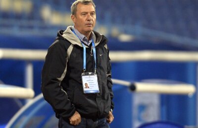 Ce le-a zis Rednic jucătorilor la pauză, cu Pandurii + Pentru cine au venit la meci impresarii lui Standard