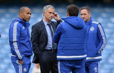 Cît mai rezistă? Jurnaliștii din Anglia și Portugalia sînt convinși: "Mourinho va fi dat afară" » Cît va plăti Abramovici