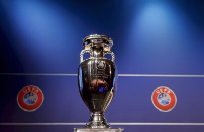 Ar trebui UEFA să schimbe țara organizatoare a EURO 2016 după atentatele din Paris?