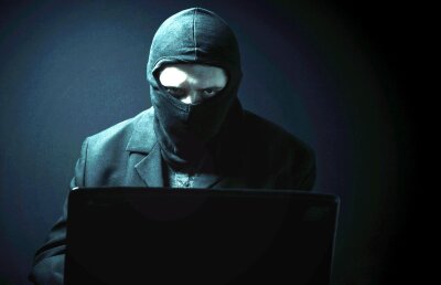 Denunțătorul e rudă cu frații Becali! Cine e Manole Teodoris, cel de la care a pornit ancheta. Plus pasaje incredibile din denunțuri și stenograme