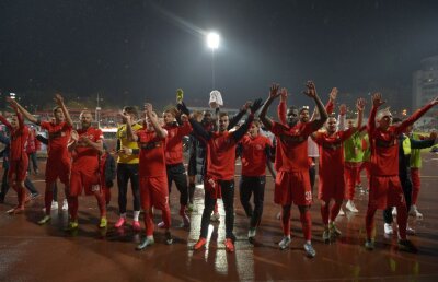 Încă o palmă pentru rivalii de la Steaua! "Efectul Rednic" asupra lotului dinamovist + cum rîd "cîinii" de adversari