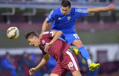 Probleme mari la un club din liga secundă: "Trei jucători n-au vrut să intre. Mi-au zis «sîntem arestați la domiciliu»"