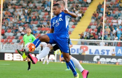 VIDEO Victorie cu emoții » Pandurii s-a impus la Cluj, cu CFR, scor 2-1 și rămîne în spatele liderului Astra 