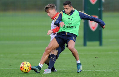 Vlad Dragomir, 16 ani, se antrenează cu seniorii lui Arsenal și îi încîntă pe ziariștii străini: "Dar divin"