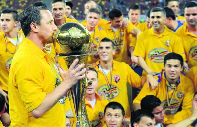  Reghe pe rană! Becali apelează la antrenorul care a făcut rezultate mari la Steaua între 2012 şi 2014