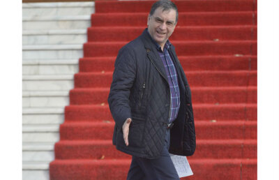 EXCLUSIV » Știm tot! Gazeta a pozat notițele lăsate la vedere de Argăseală » Iată ce l-a convins pe Reghe să revină la Steaua!