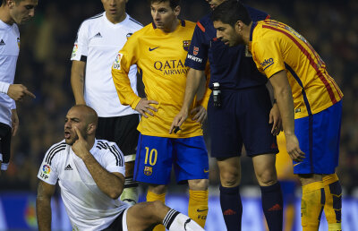 Bad boy Suarez » Vedeta Barcelonei e acuzată că l-a călcat de două ori pe Abdennour în meciul cu Valencia, 1-1