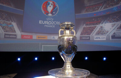 Joacă-te cu simulatorul pentru grupele Euro 2016! Noi am trimis România într-o grupă echilibrată :)