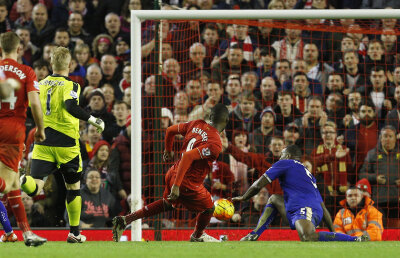 VIDEO S-a făcut de rîs! Benteke poate concura oricînd la cea mai mare ratare a anului » Klopp exasperat