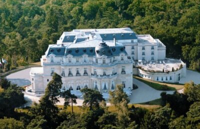 GALERIE FOTO Aici va sta România în timpul Campionatului European de la vară! Castel transformat în hotel de 5 stele