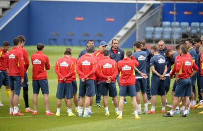 Jucătorii naționalei o refuză pe vedeta care se dezbracă pentru ei: "Mai bine face altceva"