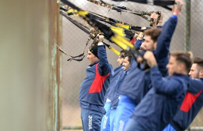 SUPERVIDEO Greierele și furnicile » Mutu ține piept cu greu primelor antrenamente fizice cu ASA: "Joacă acuma dacă poţi!" :)