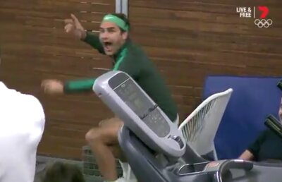 VIDEO Șarapova a cîștigat raliul anului la Australian Open! Roger Federer a sărit din scaun la vestiare, de lîngă Dimitrov! Imagini incredibile