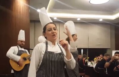 VIDEO Steliștii au avut parte de o surpriză în timpul cinei » Ce le-au pregătit gazdele din Turcia