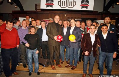 FOTO Gloriile dinamoviste și jucătorii "cîinilor" au luat masa împreună » Negoiță, discuție aprinsă cu Mihalcea