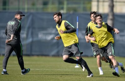 Reghecampf schimbă tactica » Cum va arăta Steaua în primul meci oficial din 2016