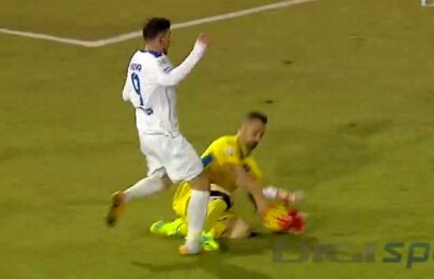 VIDEO Scandal la ASA - Pandurii » Proteste vehemente la un penalty dat de Balaj pentru oaspeți!