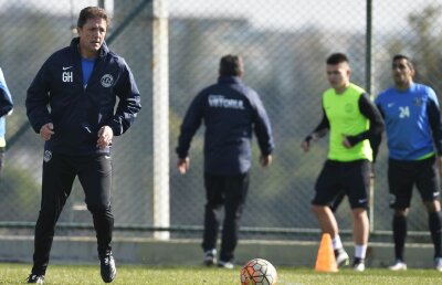 VIDEO Gică Popescu a revenit în tricoul Barcelonei » Fostul fundaș a jucat împotriva legendelor lui Real Madrid