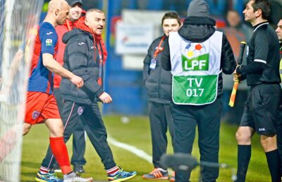 Scene incredibile la un meci din Liga 1 » Înjurături și incitări pe bani publici!