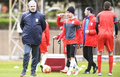 Șumudică găsise înlocuitorul lui Budescu, dar a fost împiedicat să-l ia: "Era primul pe lista mea. Ar fi trebuit să dau afară doi fotbaliști"