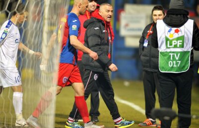 A vorbit fără perdea » Grigoraș, luat de urechi de un fost elev