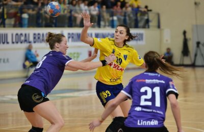 Miros de sânge » Corona Brașov a spulberat-o pe Baia Mare și a făcut-o în proporție de 90% pe CSM București campioană