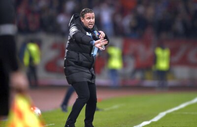 VIDEO Scene incredibile la marginea terenului! Reghecampf l-a îmbrâncit pe Dănciulescu