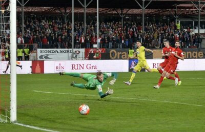 Situație incendiară la Steaua » Scandal cu Marica, probleme majore în duo-ul Reghe - Neubert și de ce ofensiva nu mai sperie pe nimeni