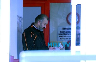 GALERIE FOTO Încă un scandal al pariurilor în România! A fost surprins în timp ce juca în agenție