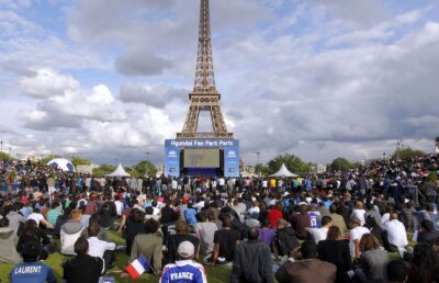 Fanii văd Euro în zone blindate » Locurile rezervate în afara stadioanelor nu vor fi în săli, dar francezii le vor asigura pază extremă