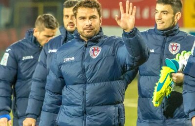 Mutu are susținători în cariera de antrenor: "E bine să aibă meciuri ca acela cu 4 eliminați"