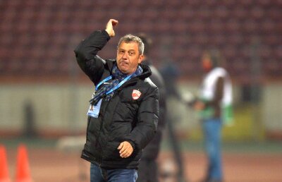 Totul pentru victorie cu ASA! Rednic trimite cea mai bună echipă a lui Dinamo: cum va arăta primul "11"  » Ce îi răspunde antrenorul "câinilor" lui Reghecampf 