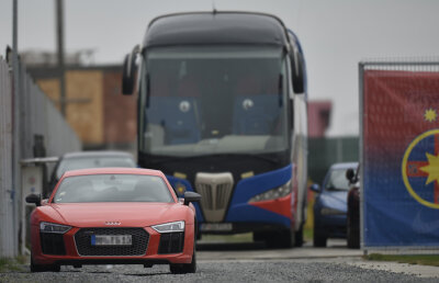 FOTO Bolid de 165.000 € » Apariție de senzație în parcarea Stelei. Ce jucător și-a surprins coechipierii