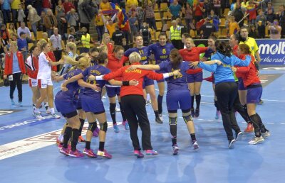 VIDEO Bucurie fantastică a jucătoarelor României după victoria cu Danemarca: ”Ș-altădată, ș-altădată, o s-o facem și mai, și mai lată”