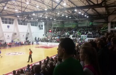 VIDEO Un arbitru de Liga 1 e fan înfocat al echipei de baschet din Sfântu Gheorghe! Cântă un celebru cântec maghiar