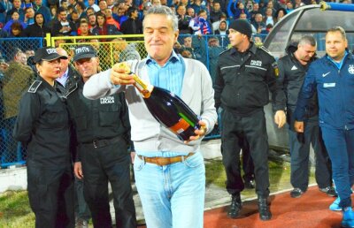 Becali, impresionat de un jucător: "Lovește mingea ca Hagi" » Ce spune despre transferul lui